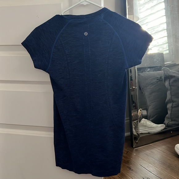 Lululemon Women’s Navy Swiftly Top - Picture 3 of 4